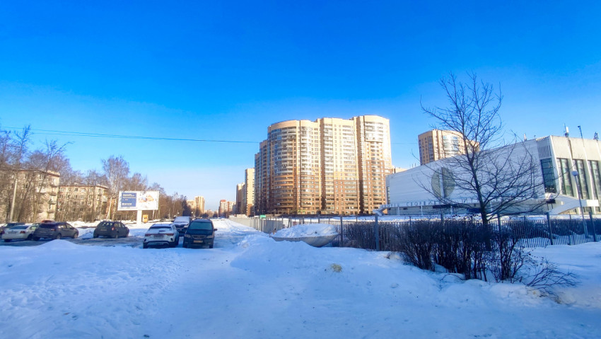 Панорама спорткомплекса «Зенит» и жилой застройки