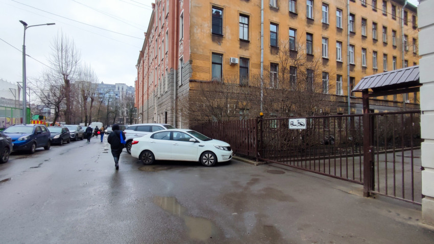 Проходной двор между домами начала XX века