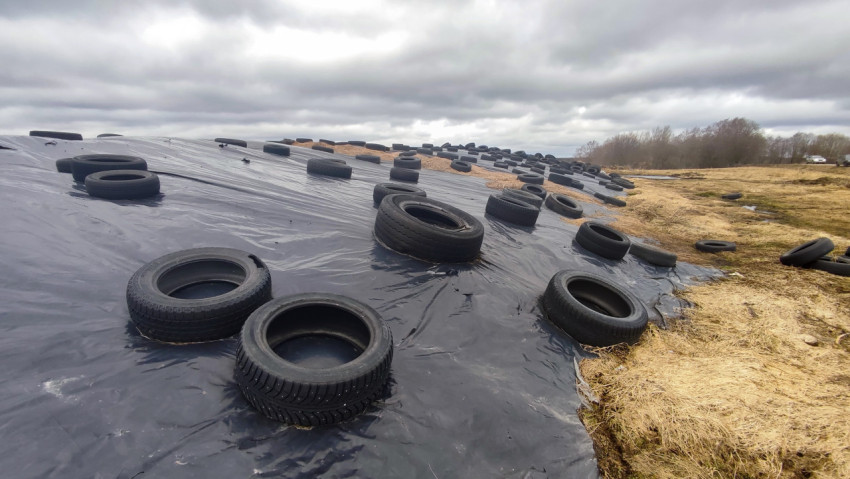 Герметичное укрытие силосной массы полиэтиленовой плёнкой