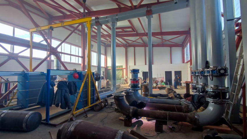 Сварочные работы на крупной трубной системе