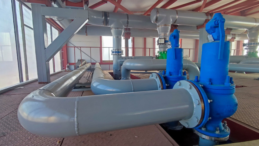 Трубопроводная система котельной с запорной арматурой