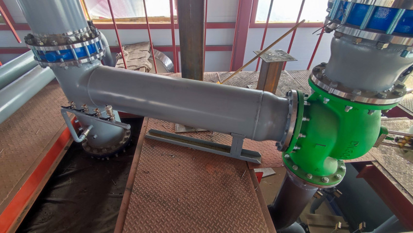 Узел трубопровода котельной с измерительными штуцерами