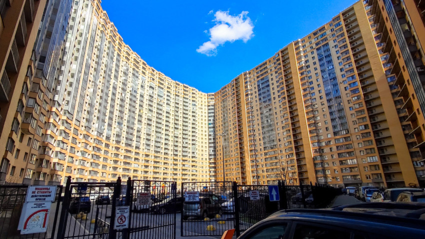 Панорама высотных зданий жилого комплекса «Новый Оккервиль»