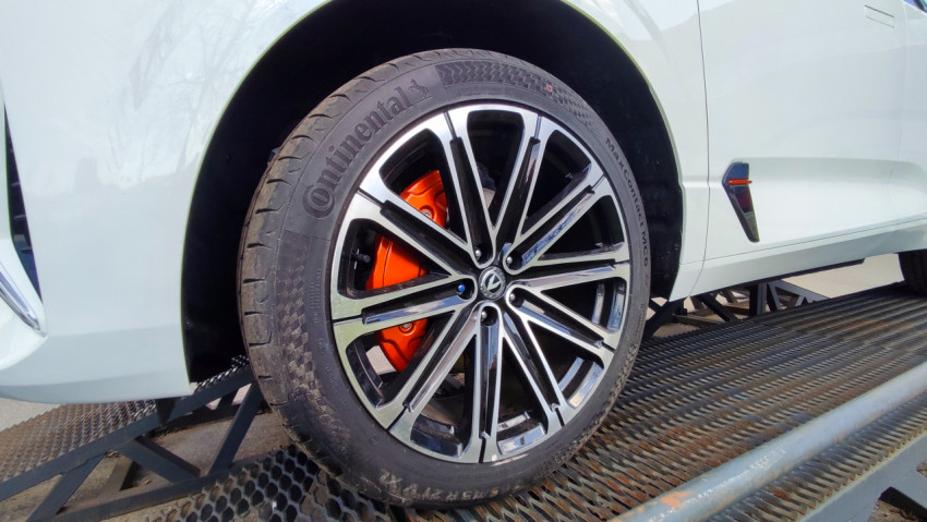 Колесо автомобиля Changan UNI-K с шиной Continental