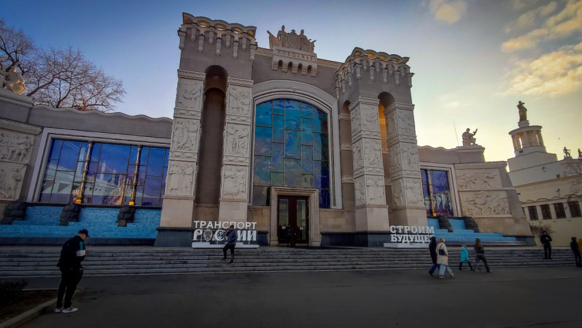 Павильон «Поволжье» на ВДНХ во время выставки «Россия»