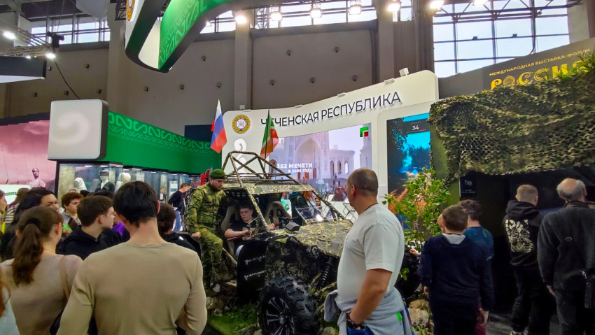 Экспозиция Чеченской Республики с внедорожным багги
