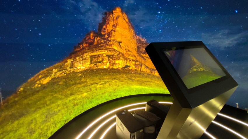 Интерактивная визуализация скального массива на мультимедийном стенде