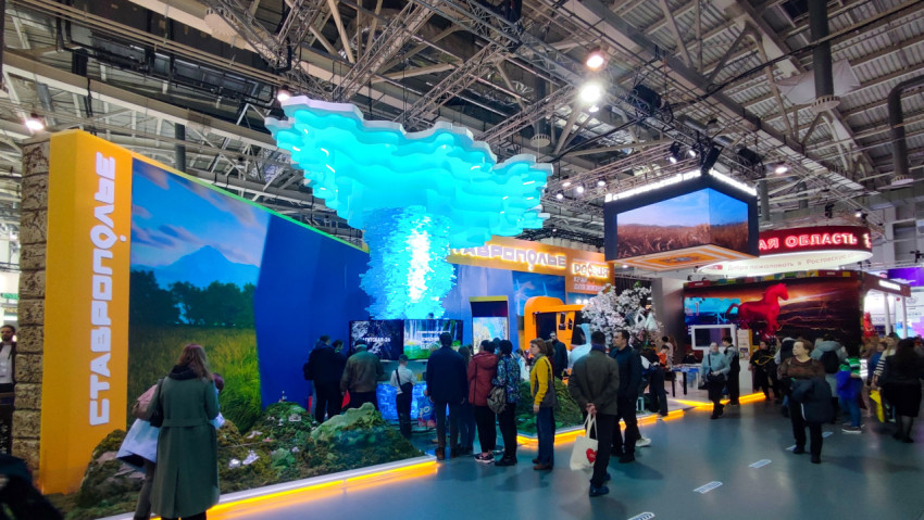 Стенд Ставропольского края с инсталляцией на выставке «Россия»