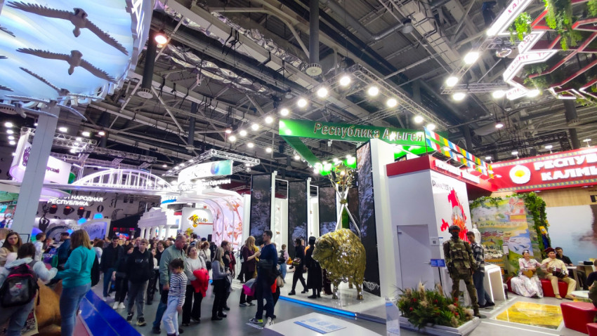 Экспозиции Адыгеи и Калмыкии в павильоне «Регионы России» на выставке-форуме «Россия»