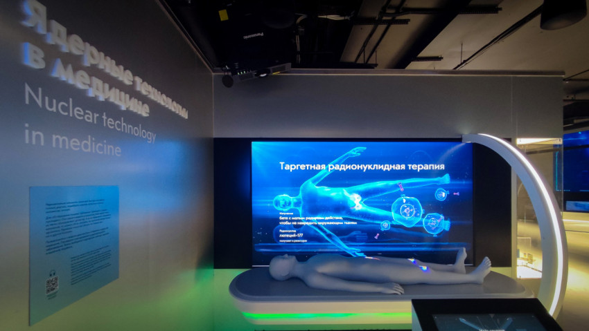 Сцена таргетной радионуклидной терапии в экспозиции павильона «АТОМ»