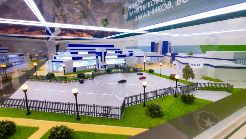 Архитектурный макет Дворца единоборств в Брянске с парковочной зоной