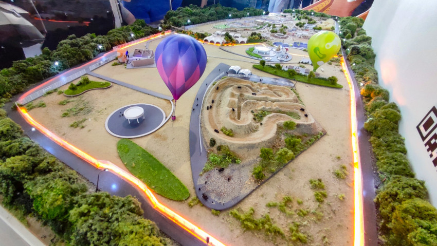 Макет рекреационной зоны «Зелёный остров» с трассой и воздушными шарами