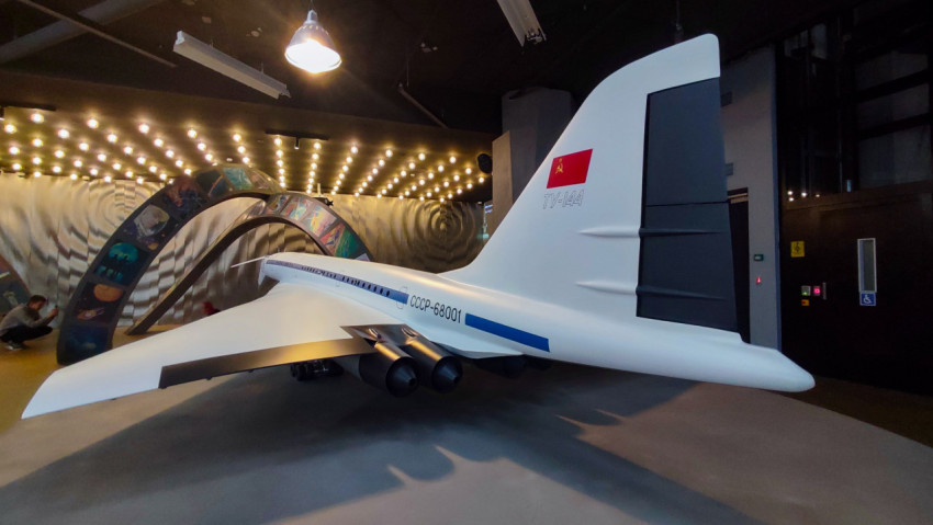 Модель пассажирского самолёта Ту-144 в экспозиции павильона «Атом» на ВДНХ