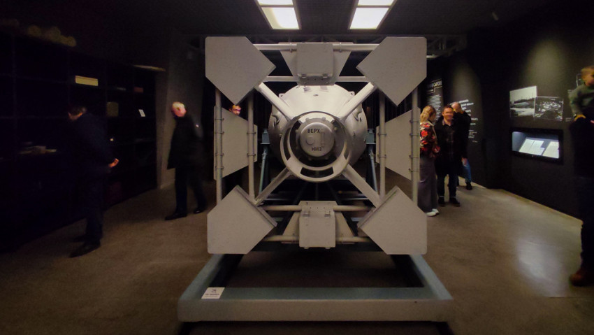 Макет РДС-1 с обтекателем в экспозиции павильона «Атом»