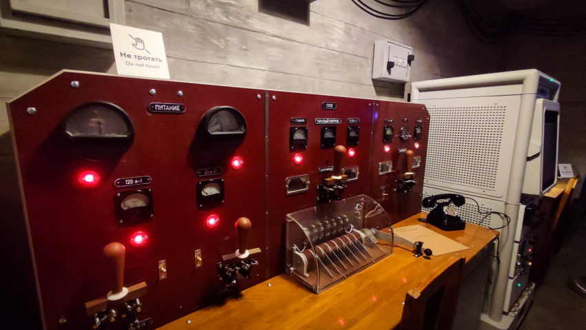 Приборный пульт макета системы подрыва РДС-1