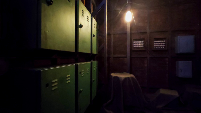 Техническое помещение с изоляторами и щитами в экспозиции павильона «АТОМ»