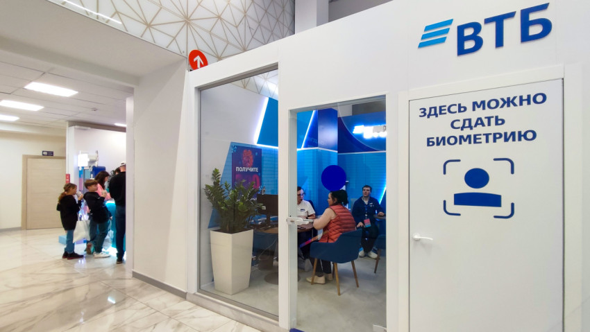Павильон ВТБ для сдачи биометрии внутри экспозиции «Умные финансы»
