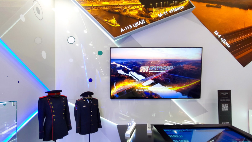 Экран с визуализацией дорожных проектов «Автодор» на выставке ВДНХ