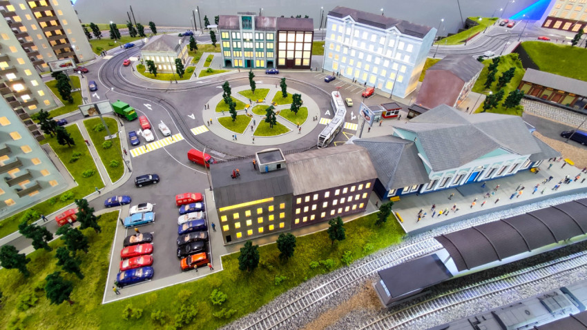 Макет трамвайного круга и городской площади с застройкой