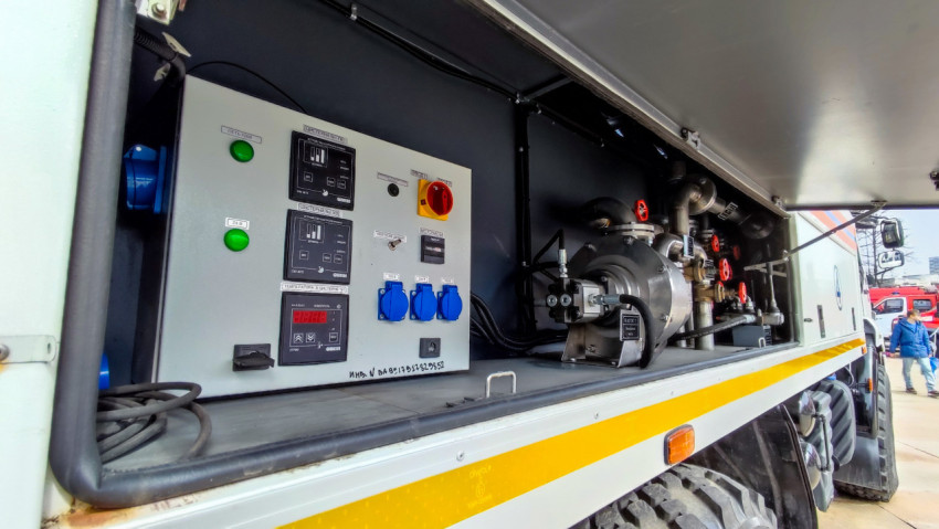 Панель управления и насосное оборудование спецавтомобиля МЧС