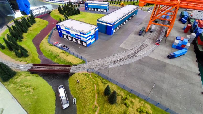 Макет портовой инфраструктуры с железнодорожной веткой