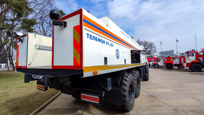 Пожарный спецтранспорт МЧС России на территории ВДНХ