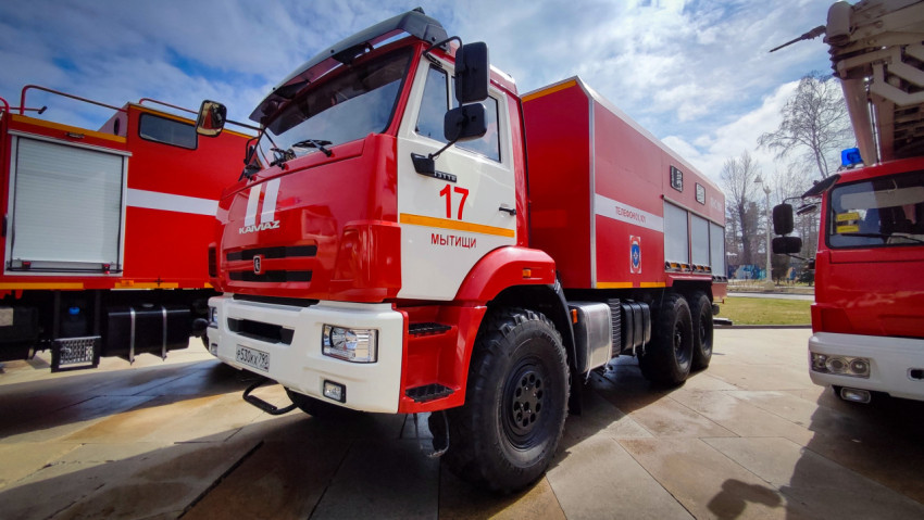 Пожарный автомобиль КамАЗ подразделения Мытищи на выставке МЧС