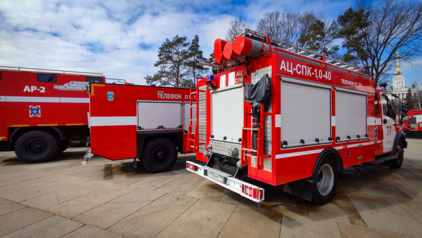 Пожарные автомобили МЧС России на выставке ВДНХ