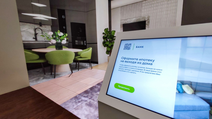 Интерактивная стойка ипотечного сервиса на фоне визуализации жилого интерьера