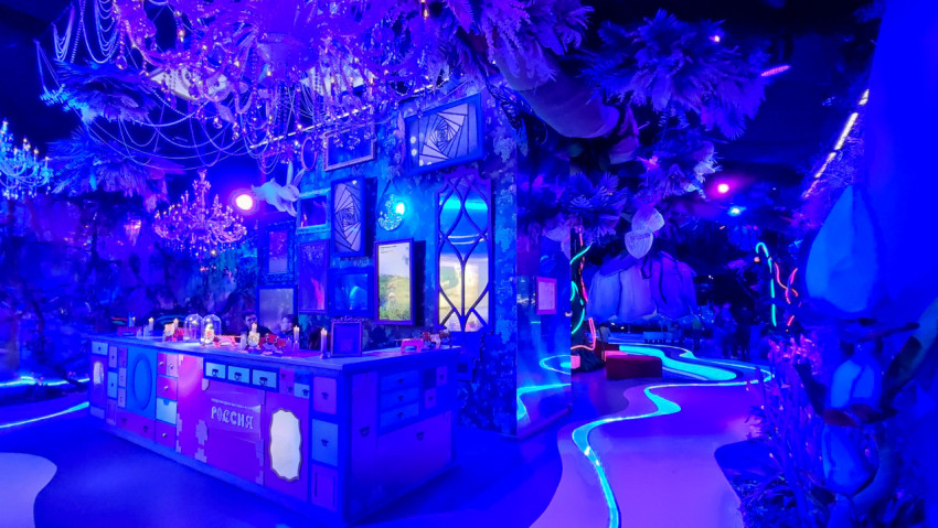 Интерактивная зона с декорациями и подсветкой на выставке «Россия»