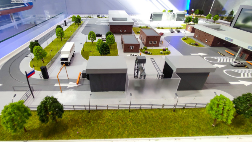 Экспозиционный макет досмотрового комплекса с въездным коридором