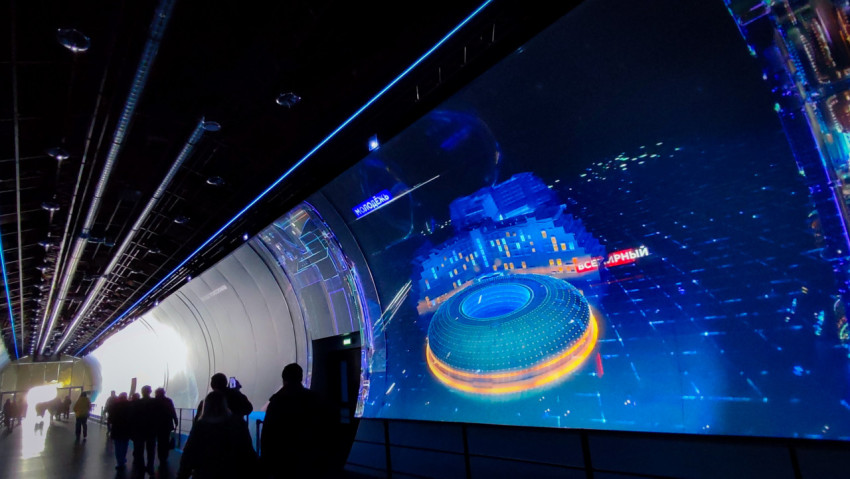 Панорамный мультимедийный экран с визуализацией объектов в галерее «Достижения России»