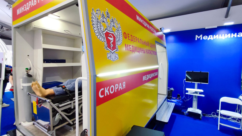 Мобильный медицинский модуль скорой помощи на выставке Минздрава России