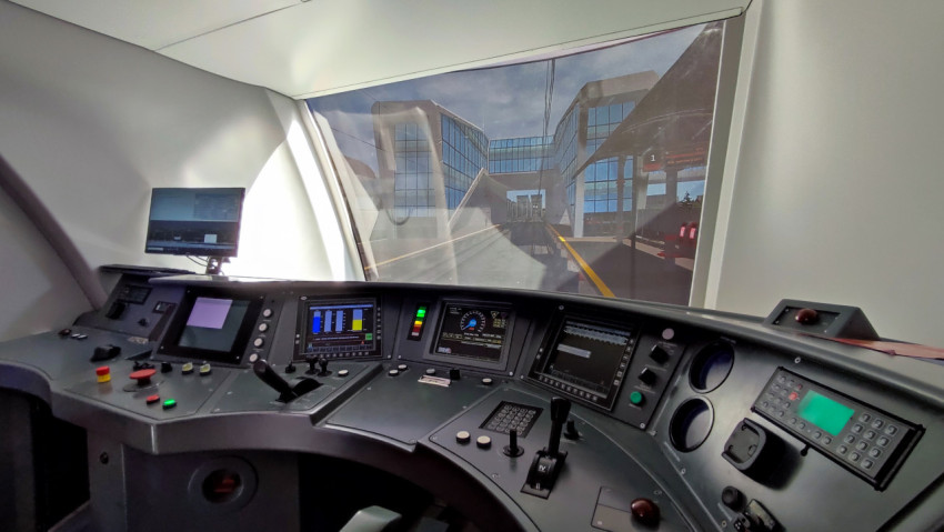 Панель управления тренажёра ЭС2Г «Ласточка» с виртуальной станцией