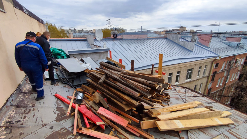 Демонтажные работы и строительный мусор на кровле