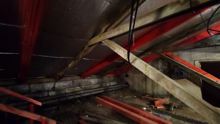 Стропильная система под утеплённой кровлей в чердачном помещении