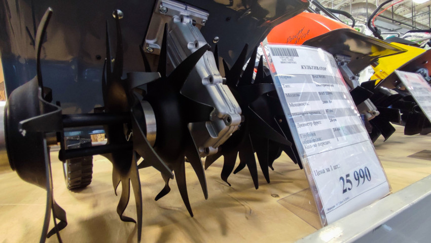 Фрезы культиватора DAEWOO с ценником в магазине