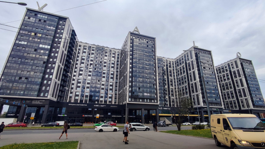 Высотные жилые здания с коммерческими помещениями на первых этажах