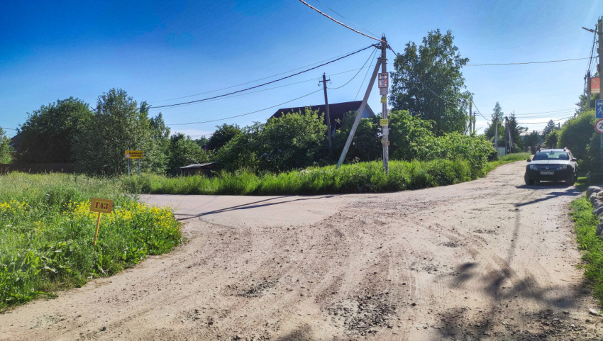 Поворот на асфальтированную дорогу с грунтовки