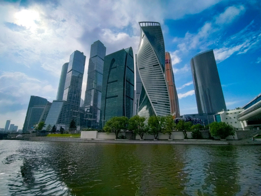 Москва-Сити на фоне Москвы-реки
