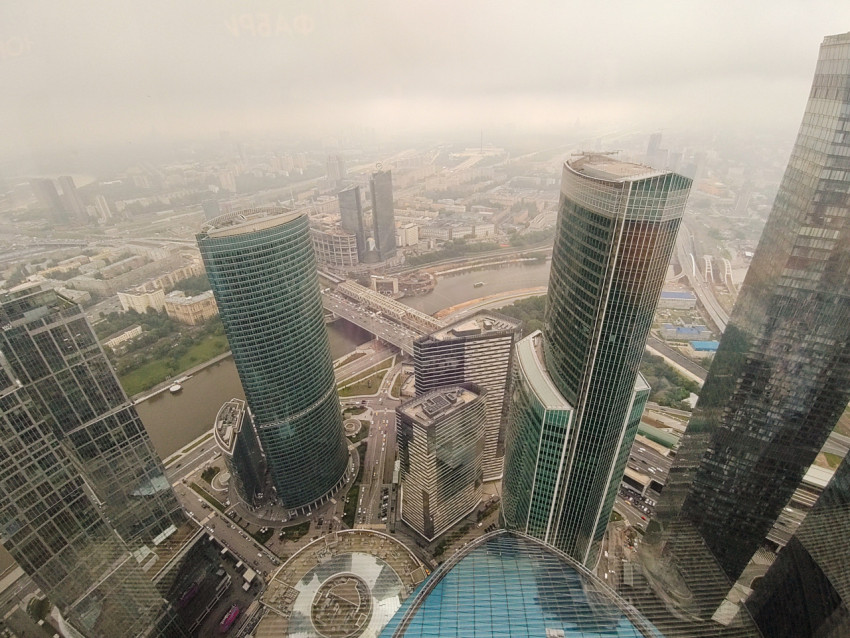 Вид на башни Москва-Сити и городскую застройку