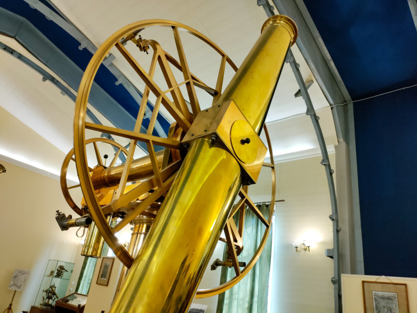 Латунный телескоп с детализированным механизмом наведения