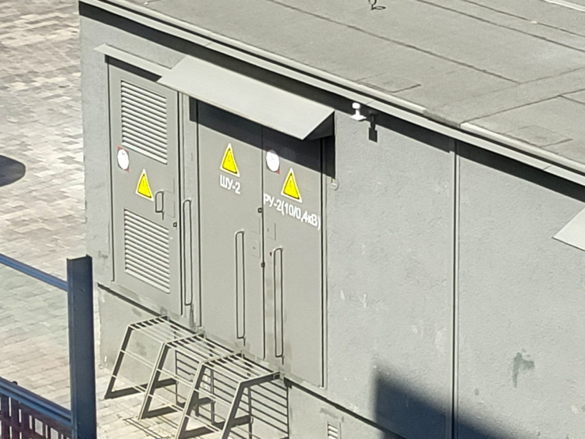 Двери высоковольтных камер трансформаторной подстанции