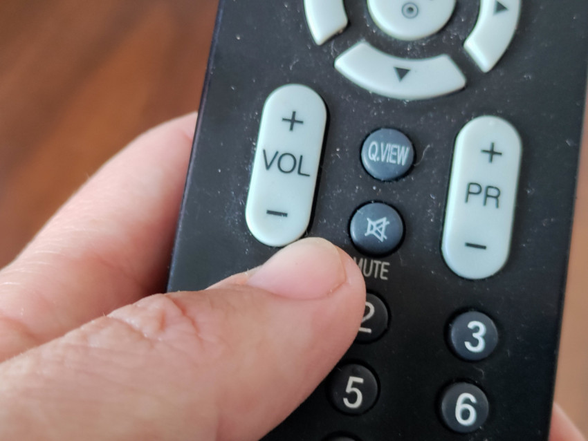 Пульт LG с нажатием кнопки MUTE