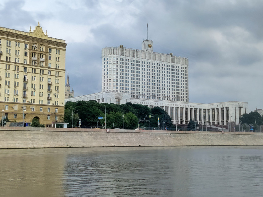 Дом Правительства Российской Федерации на Краснопресненской набережной Москвы