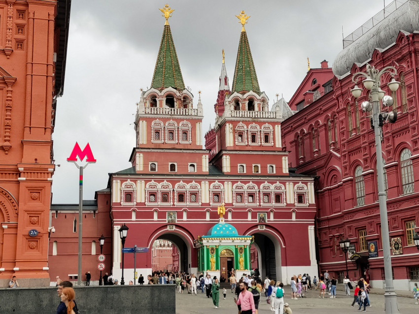 Иверские ворота и часовня у входа на Красную площадь