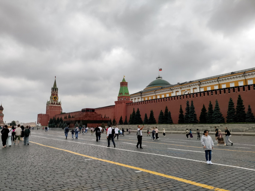 Кремлёвская стена и Спасская башня на Красной площади