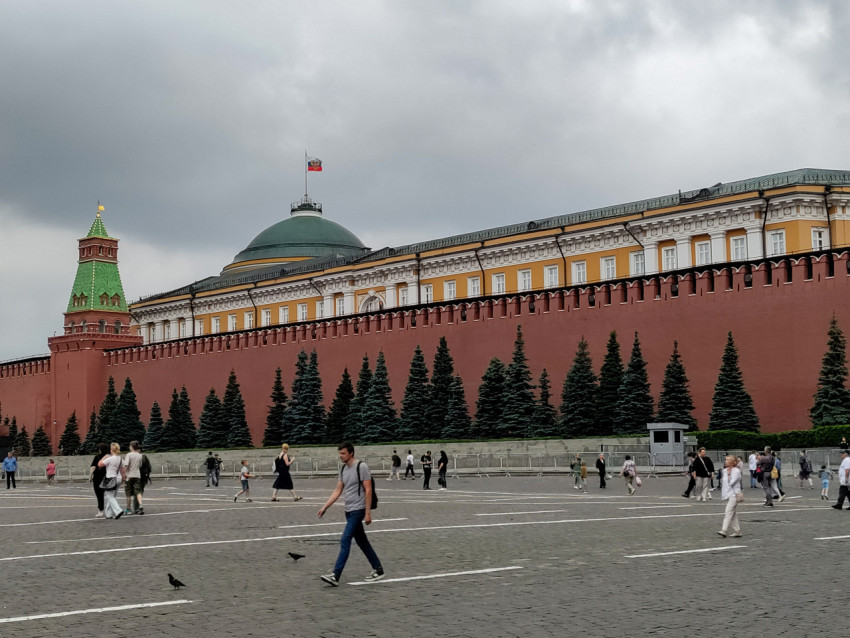 Панорама Кремлёвской стены вдоль Красной площади