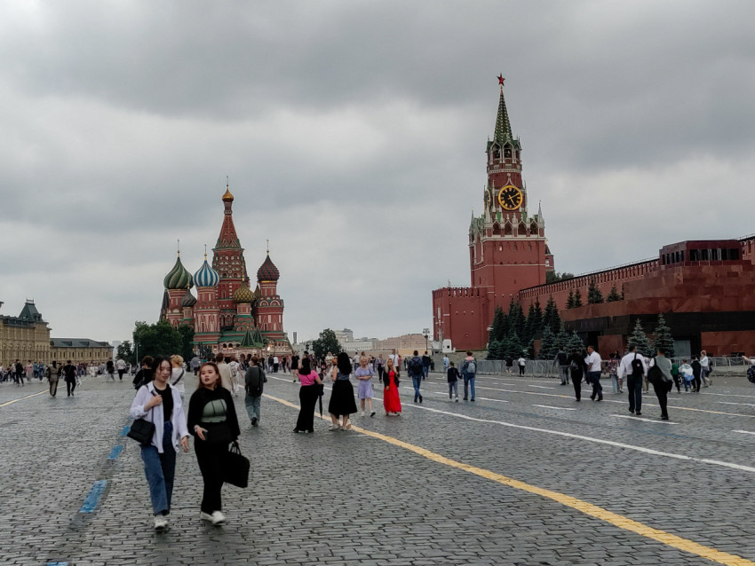 Собор Василия Блаженного и Спасская башня на Красной площади