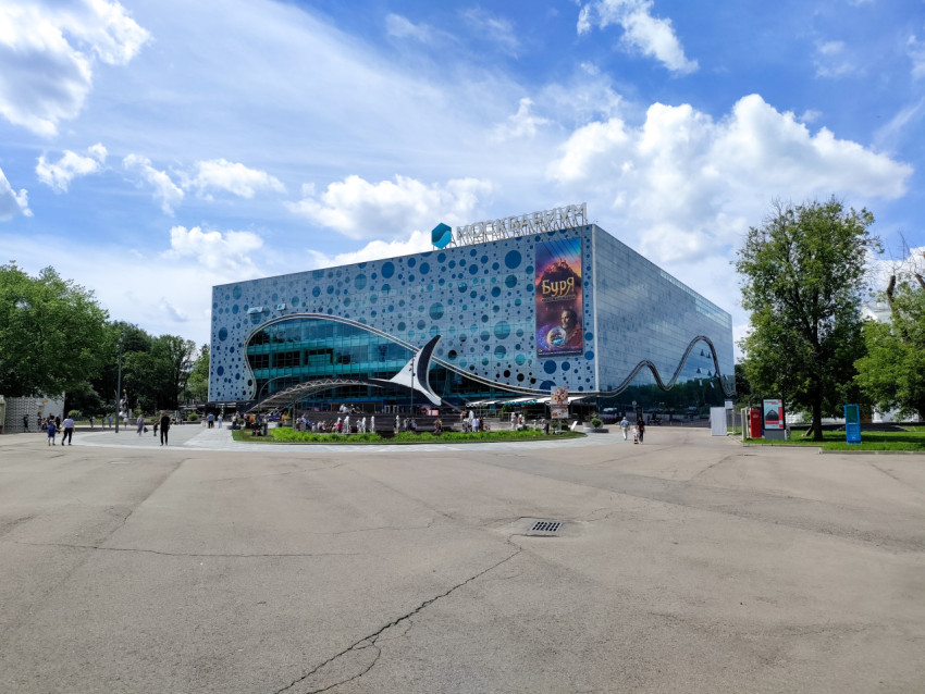 Здание океанариума «Москвариум» на территории ВДНХ